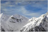 Poster Glanzend – Bergen - Sneeuw - Wolken - 90x60 cm Foto op Posterpapier met Glanzende Afwerking
