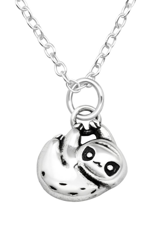 Zilveren ketting met een geoxideerde luiaard hanger, 9 mm.