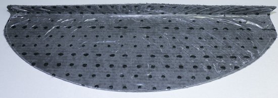 Grijze trapmat met antislip noppen en folie.