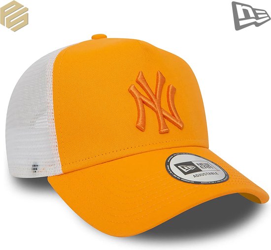 Casquette trucker New Era orange avec logo NY Yankees et côtés en mesh blanc.