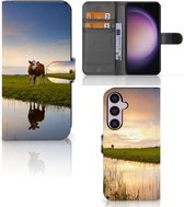 Smartphone Hoesje Geschikt voor Samsung Galaxy S24 Plus Flip Case Koe