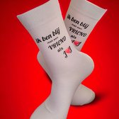 Cadeau vriend - Valentijn - Hou van je - Verjaardag - Gift - Valentijns cadeau - Sokken met tekst - Witte sokken - Cadeau voor vrouw en man - Kado - Sokken - Verjaardags cadeau voor hem en haar - Verliefd - LuckyDay Socks - Maat 37-44