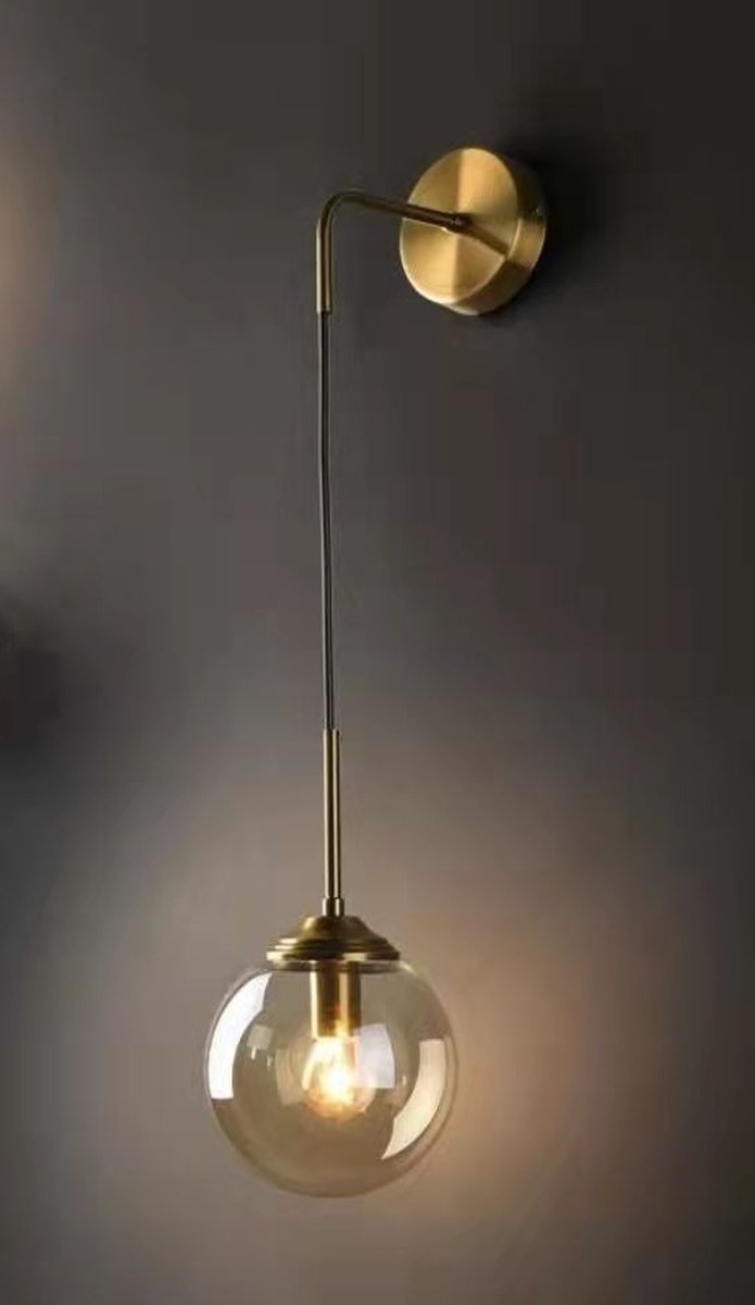 Design wandlamp | Glazen bol hangend | Met gouden arm | Amber kleur | Vintage industriële muurverlichting | Wandkandelaar voor nachtkastje | Muurlamp NU incl. lichtbron | Woonkamer, keuken, eetkamer, slaapkamer