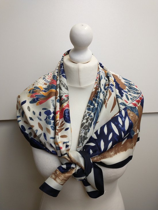 Vierkante dames sjaal Pia gebloemd motief blauw wit grijs geel oranje bruin rood 90x90