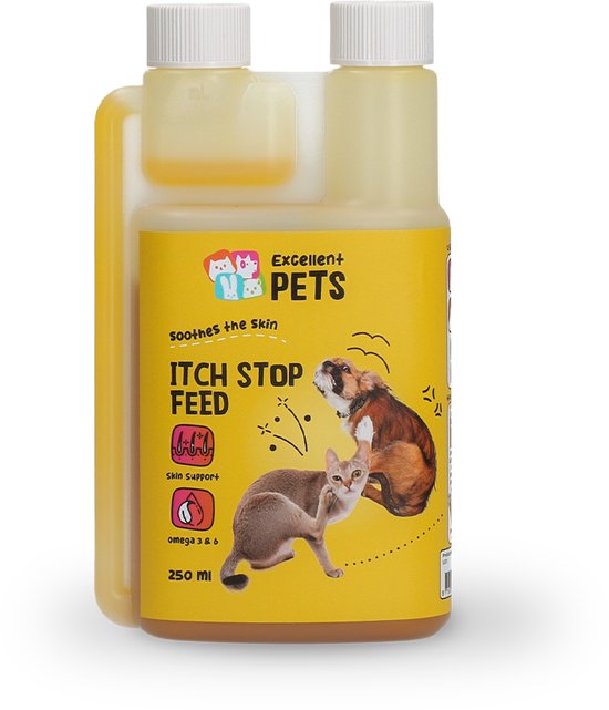 Gele fles met gele inhoud. Label toont tekst "Excellent+ PETS ITCH STOP FEED", "soothes the skin", "skin support", "omega 3 & 6" en "250 ml". Illustraties van een kat en een hond.