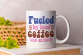 Mok Fueled by iced coffee and anxiety - CoffeeLovers - Gift - Cadeau - MorningBrew - CaffeineAddict - CoffeeTime - KoffieLiefhebbers - KoffieTijd - KoffieVerslaving - EspressoKunst