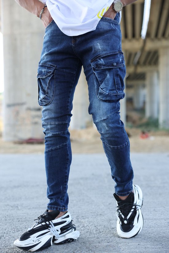 De Oude Vuile Jeans Met Gaten En Schaaft Jeanszak Met Bronsknopen Klinknagels Met Tekenjeans Rand Image79382569