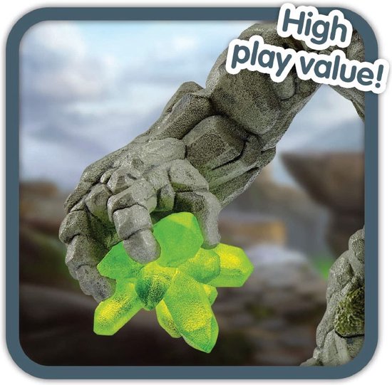 Close-up van een stenen monster's hand die groene kristallen vasthoudt, met de tekst "High play value!".