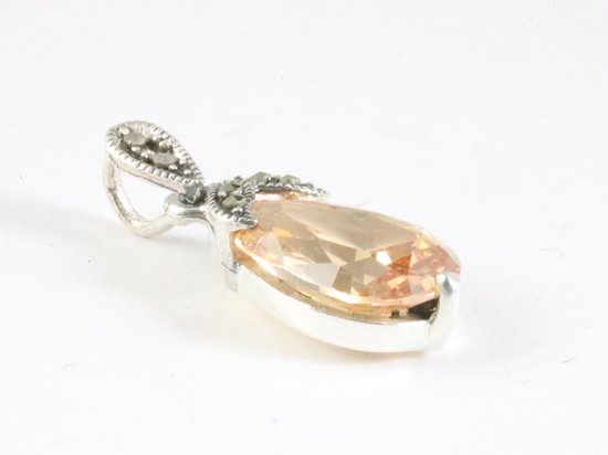 De mooiste Edelsteen hangers | I Blog Jewelry De mooiste Edelsteen hangers | I Blog Jewelry
