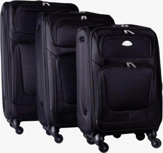 Een set van drie zwarte koffers van AATravel. De middelste koffer is kleiner en wordt gevolgd door twee grotere koffers.