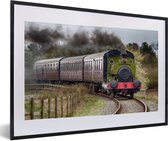 Photo dans le cadre - Un prochain cadre photo locomotive à vapeur noir avec support blanc 60x40 cm - Affiche sous cadre (Décoration murale salon / chambre)