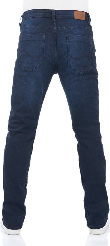 Achterkant van een donkerblauwe bootcut spijkerbroek van Riverso voor heren.