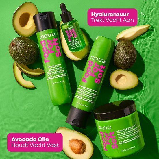 Bouteilles et pot verts vifs Matrix Food For Soft, avec des avocats. Texte : 'L'acide hyaluronique attire l'humidité', 'L'huile d'avocat retient l'humidité'.