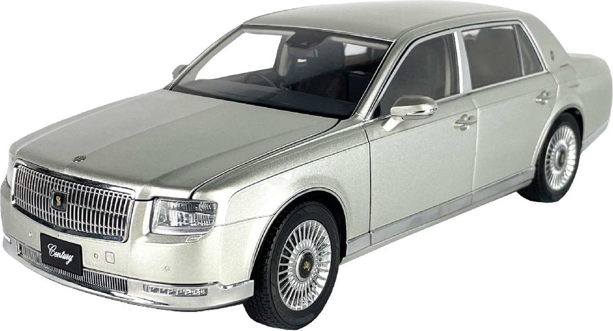 Het 1:18 Diecast-model van de Toyota Century in zilver. De fabrikant van het schaalmodel is LCD Models. Dit model is alleen online beschikbaar