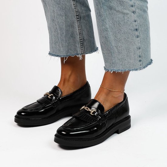 Manfield - Dames - Zwarte lakleren loafers met goudkleurige details - Maat 42