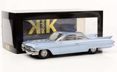 Het 1:18 gegoten model van de Cadillac 62 Coupe Deville uit 1961 in lichtblauw metallic. De fabrikant van het schaalmodel is KK Models. Dit model is alleen online verkrijgbaar