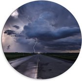 Dibond Muurcirkel - Weg - Landschap - Storm - Bliksem - Kleuren - 60x60 cm Foto op Aluminium Muurcirkel (met ophangsysteem)