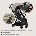 Grijze buggy, compact en lichtgewicht (7,5 kg), ideaal als handbagage, met draagriem.