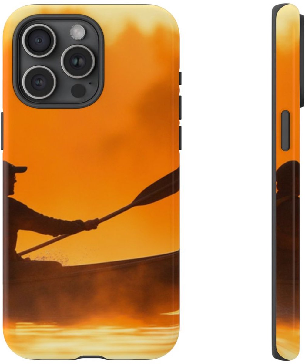 Silhouet van Kanoër bij Zonsondergang – Telefoonhoesje Geschikt voor iPhone 15 Pro Max