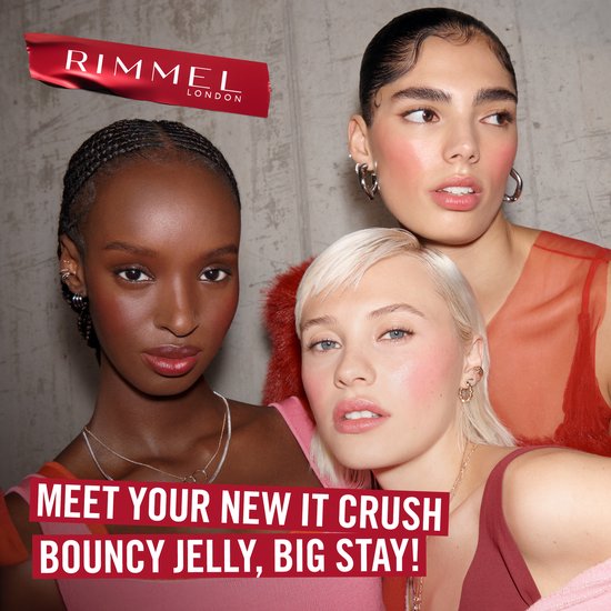 Drie vrouwen met verschillende huidtinten en kapsels met roze blush op hun wangen. Tekst: 'MEET YOUR NEW IT CRUSH BOUNCY JELLY, BIG STAY!'