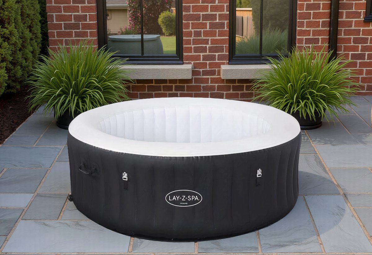 Luxe Opblaasbare Jacuzzi - 4 Persoons Draagbare Spa - 110 - Luxe - €950,00