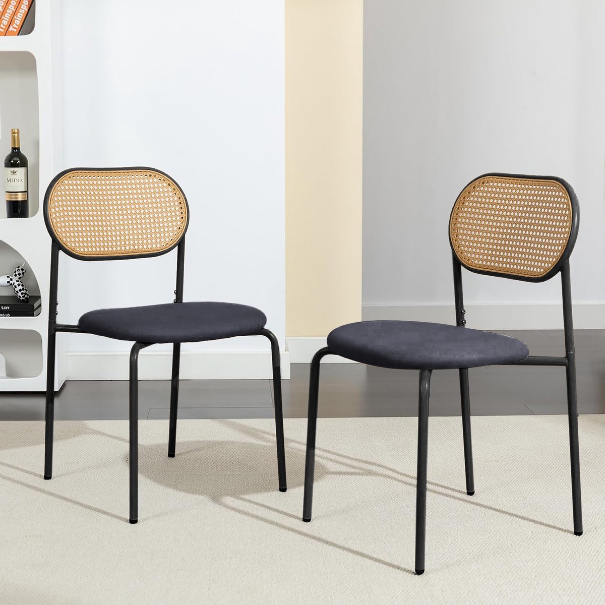 Eetkamerstoelen, set van 2, zwart, keukenstoelen met rotan rugleuning, gestoffeerde stoelen met gebogen mesh rugleuning, rotan stoel met metalen poten, gestoffeerde stoelen, accentstoelen voor de eetkamer