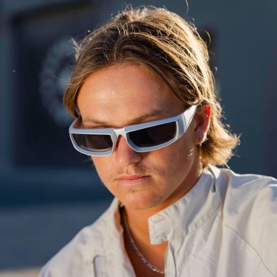 5028 Pretcilinders zonnebril - rechthoekig zonnebril |Unisex|Heren & Dames bril |Biker brillen - Zwart Lens - Futuristische zilverkleurige Montuur - Chunky Frame - Festival Bril - Rave Bril |Trendy Party & Outdoor Bril - UV400 + brillen sleeve & doek — afbeelding 4