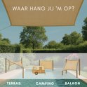 Beige vierkant schaduwdoek van jute, ideaal voor terras, camping of balkon. Wordt opgehangen met touwen aan de hoeken.