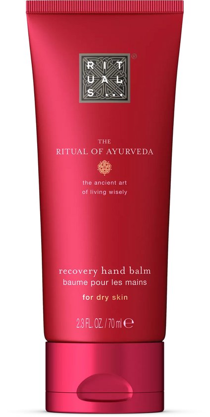 Rode tube met 'The Ritual of Ayurveda' Recovery Hand Balm. Tekst: 'for dry skin'.