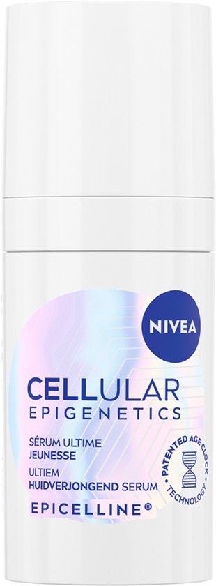 Witte pompflacon van NIVEA Cellular Epigenetics huidverjongend serum met een iriserende label.