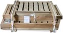 Een houten containerombouw verpakt op een pallet, met instructies en bevestigingsmateriaal.