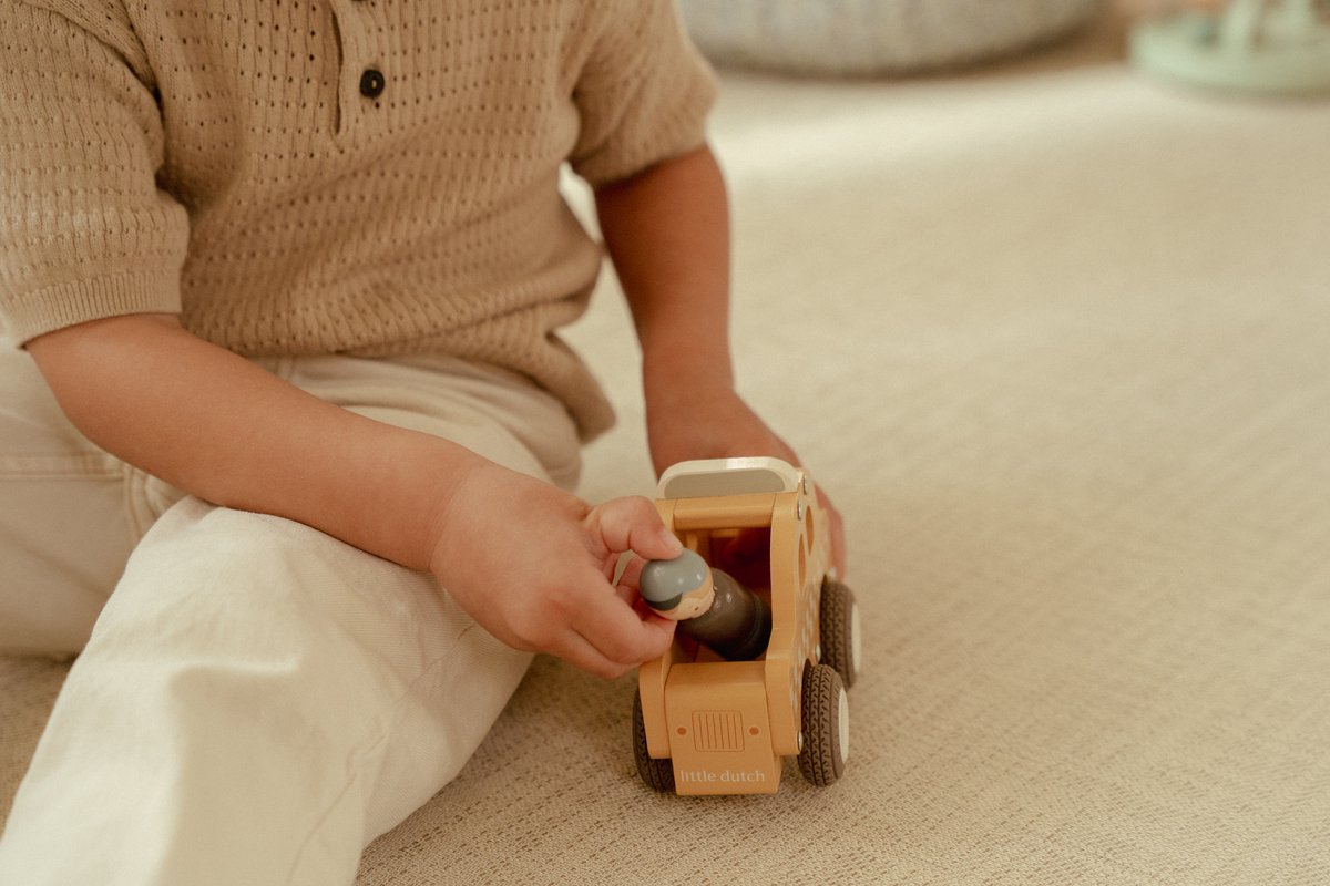 Little Dutch houten taxi speelgoed auto voor kinderen. — afbeelding 6