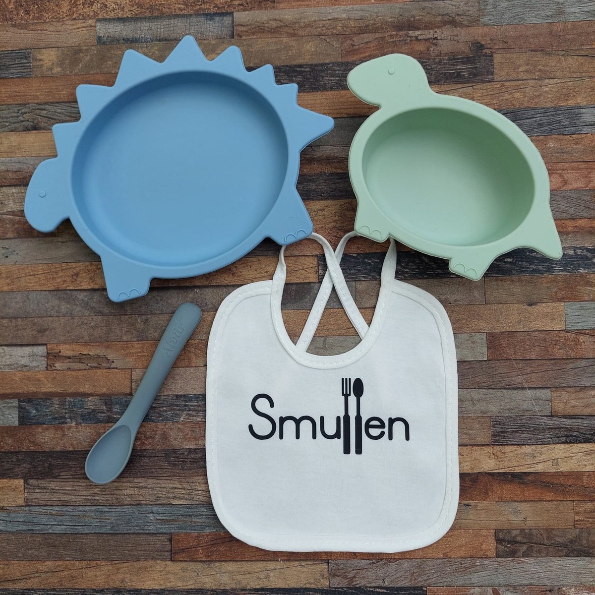 Goedkoopste Siliconen Serviesset Incl. Slabbetje - Blauw, Groen, Grijs - 4 delig - BPA Vrij - Kraamcadeau - Cadeauset