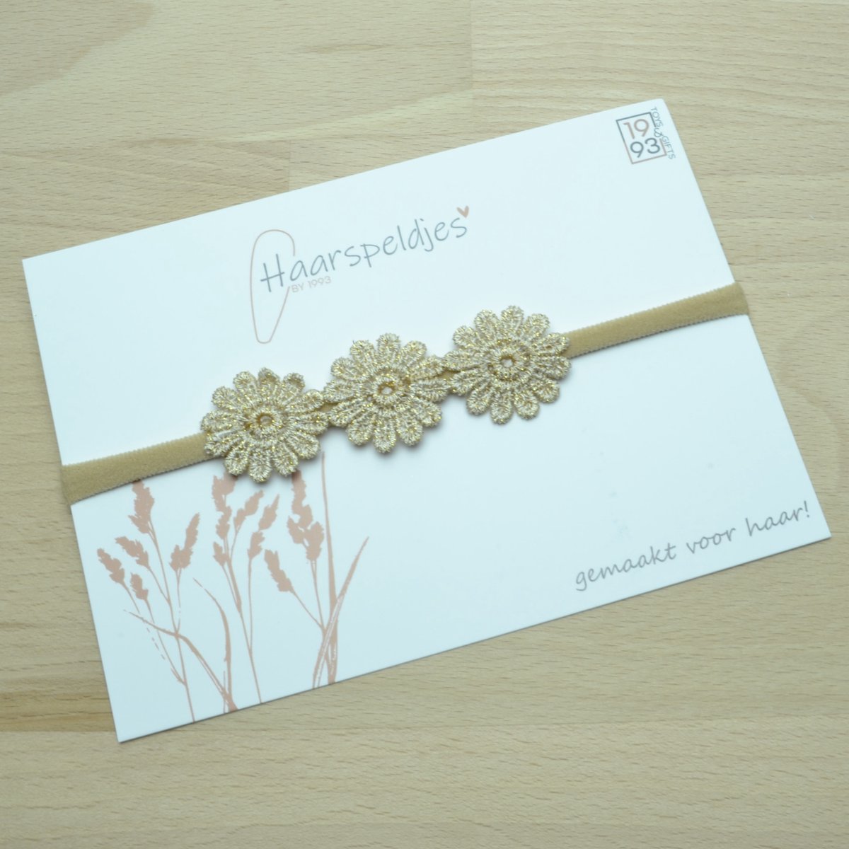 Elastieken haarbandje Lara by 1993 - 3 gouden bloemetjes - haaraccessoires