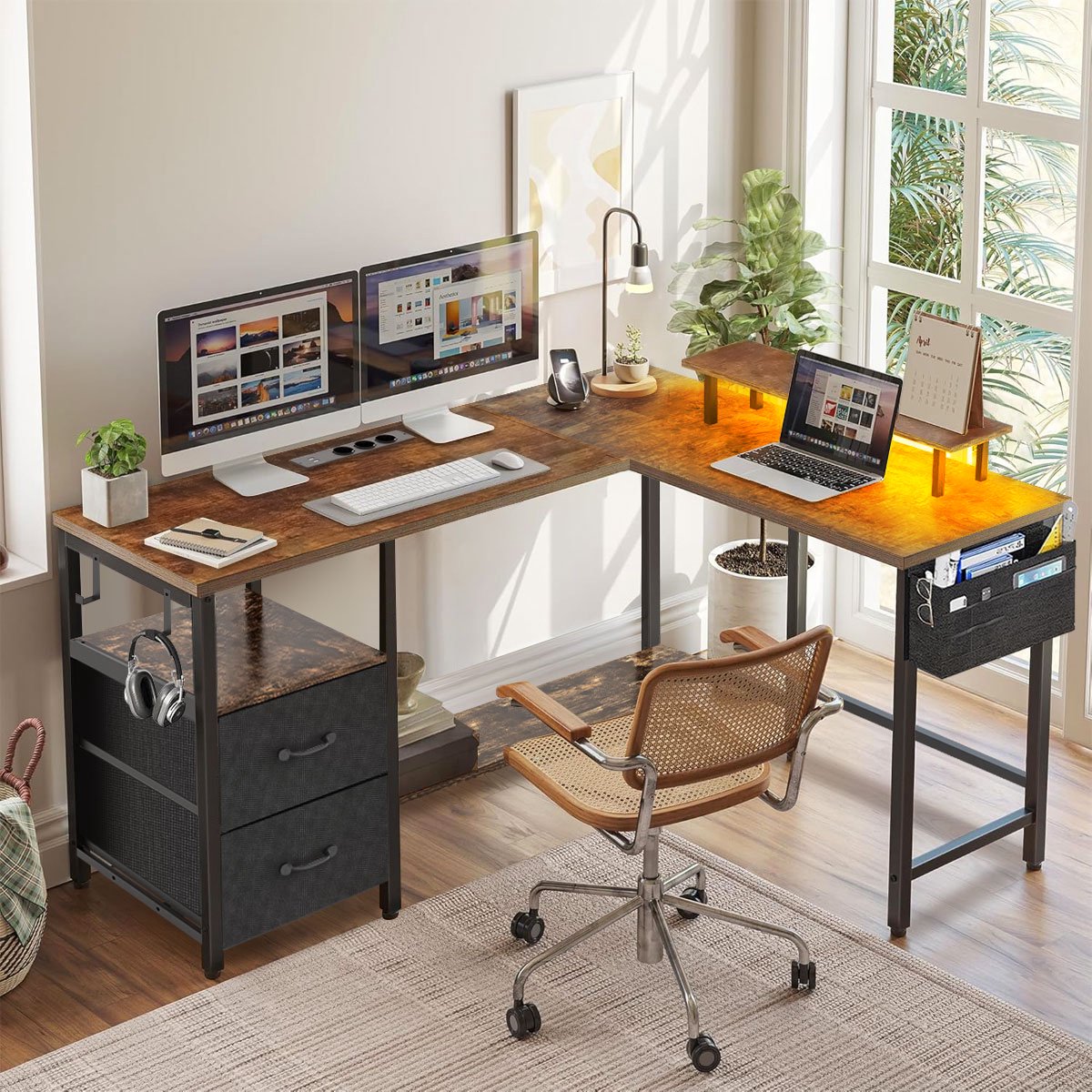 Mihtrov Gaming Bureau met LED Verlichting - L-Vormig Game Bureau met Stopcontact - 2 Non Woven Lade