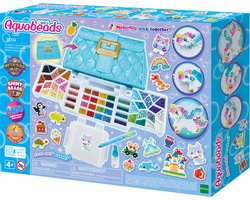 foto van Aquabeads ontwerp studio ( tas)- complete knutselset 1400 parels in 48 kleuren-inclusief handige meeneemtas en sorteerbak