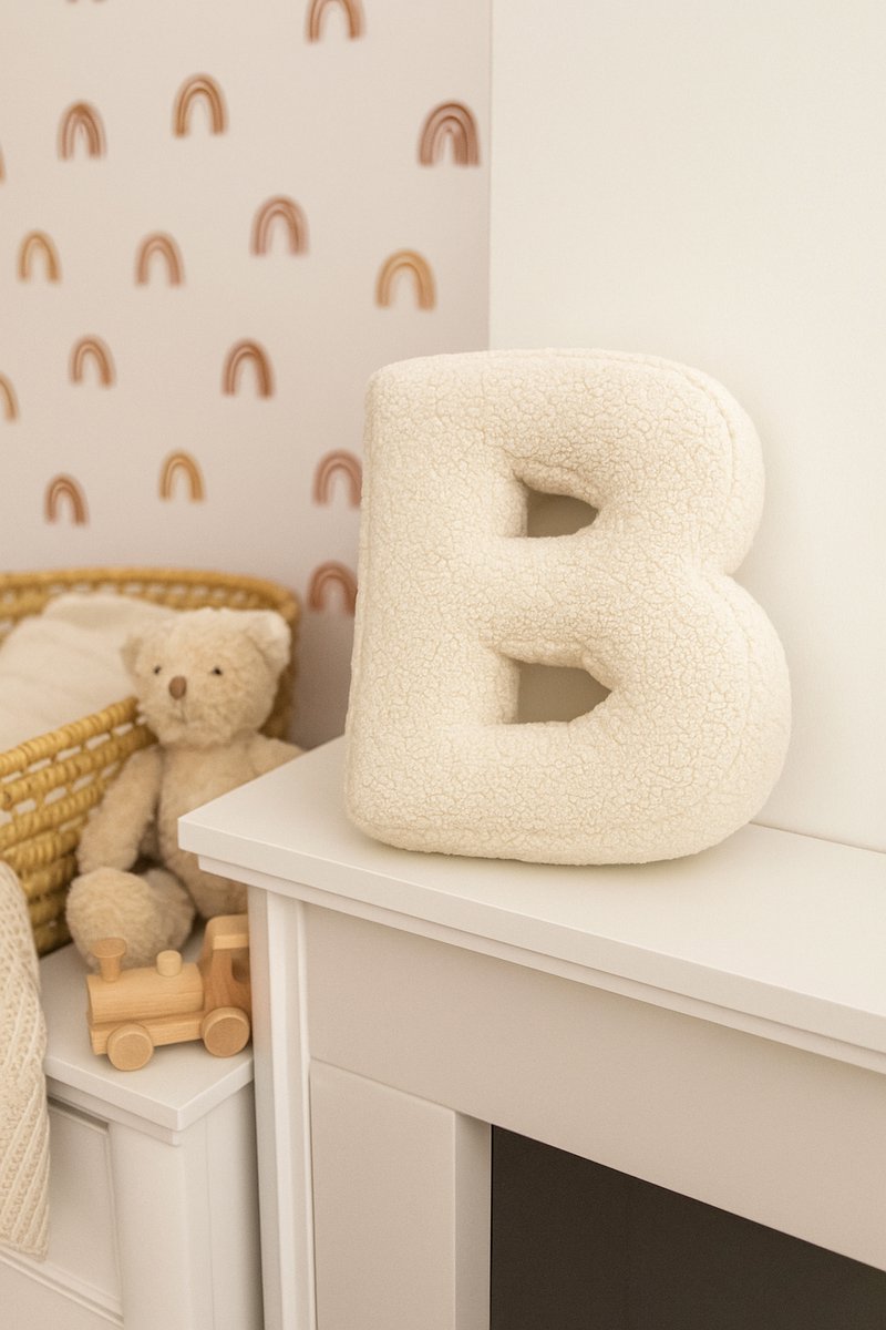 Kraamcadeau Teddy Letterkussen B - Zacht Letter Kussen voor de Babykamer - 40 x 35 cm - Gepersonaliseerd Babycadeau met Naam Letter - Decoratie Kinderkamer