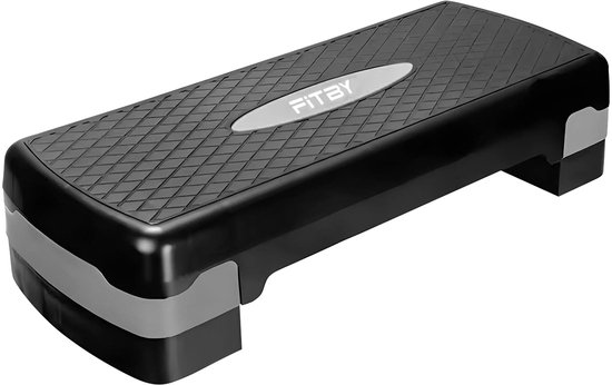 Zwarte Fitby aerobic step met grijze accenten, op een witte achtergrond.