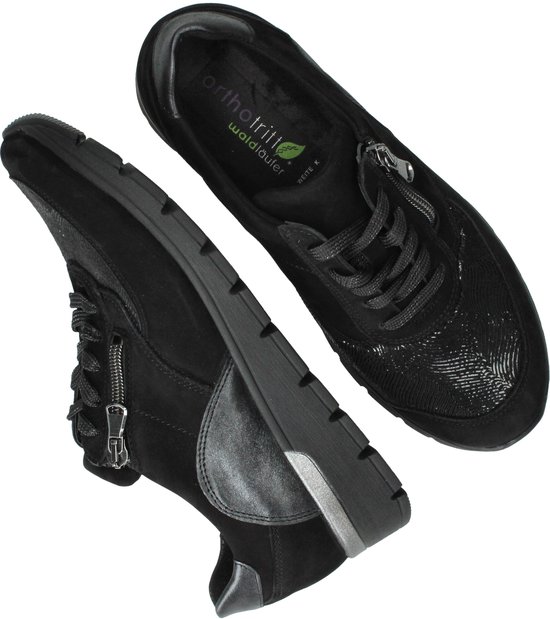 Zwarte Waldläufer sneakers, van bovenaf gezien, met ritssluiting en stoffen inzetstuk op de neus.