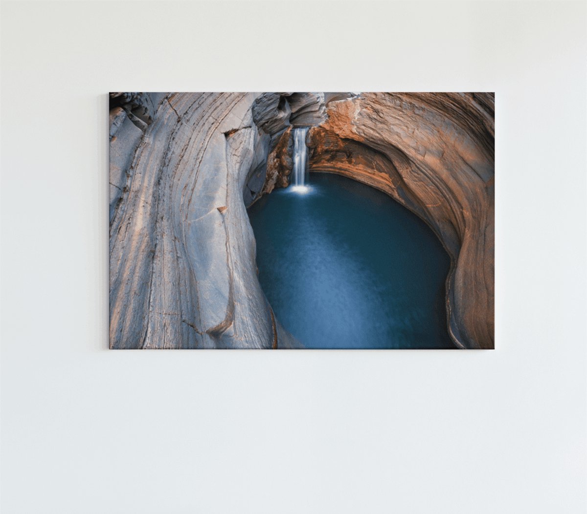 Trendex Global Canvas Schilderij - Waterval - Natuur - Landschappen - 90x60x2 cm Bruin