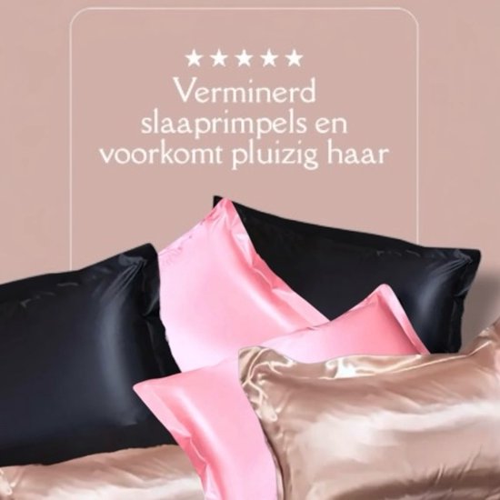 Stapel kussenslopen in zwart, roze en rosé satijn. Tekst: 'Vermindert slaaprimpels en voorkomt pluizig haar'.
