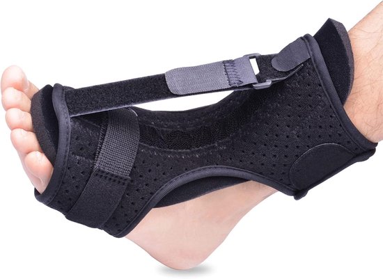Zwarte voetcorrectiebrace op een voet, met klittenbandsluitingen.