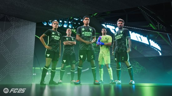 Vijf footballspelers in zwarte "Ultimate Team" tenues, met een keeper in geel tenue.