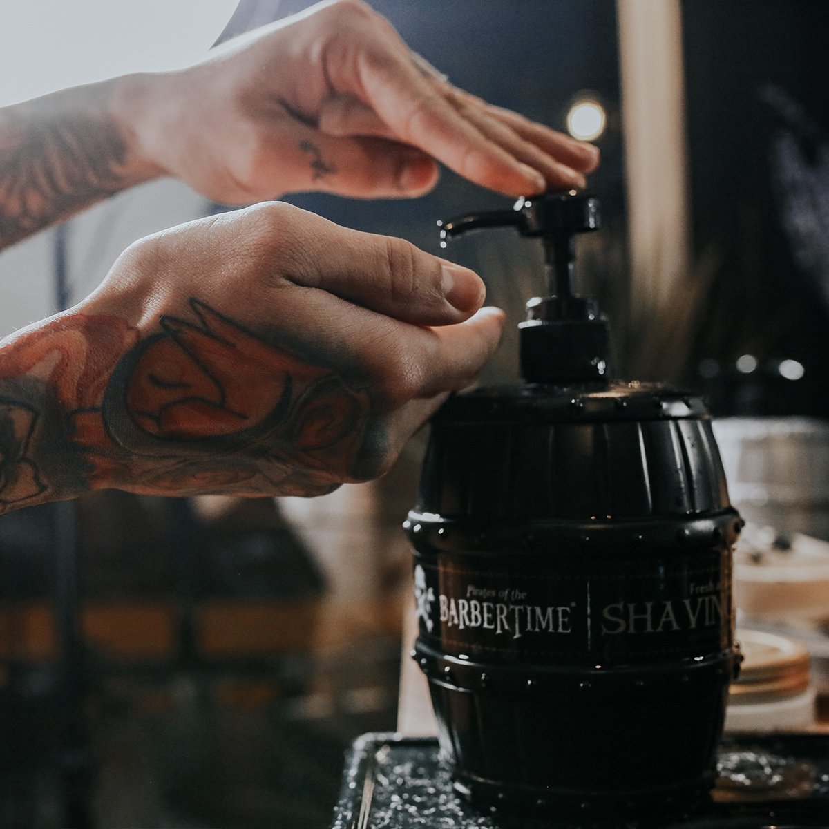 Pirates of The Barbertime - Fresh Active Shaving Gel - Moisturizing Effect Gold - 1000 ml