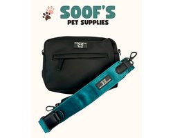 Dog Mom Bag –UNIEK MET WATEROPSLAG - Beloningstas Hond met Poepzakjeshouder & Uitritsbaar Waterflesvak | Emerald Blue Schouderband – Uitlaattas Waterafstotend – Soof’s Pet Supplies – Hondentas Wandelen