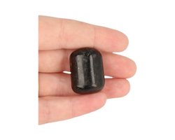 Arfvedsoniet 1 st. trommelsteen ca. 25 mm