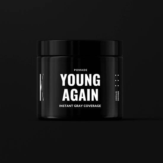 Zwarte pot pomade met witte tekst: 'POMADE YOUNG AGAIN INSTANT GRAY COVERAGE'. HOLD & SHINE. Op donkere achtergrond.