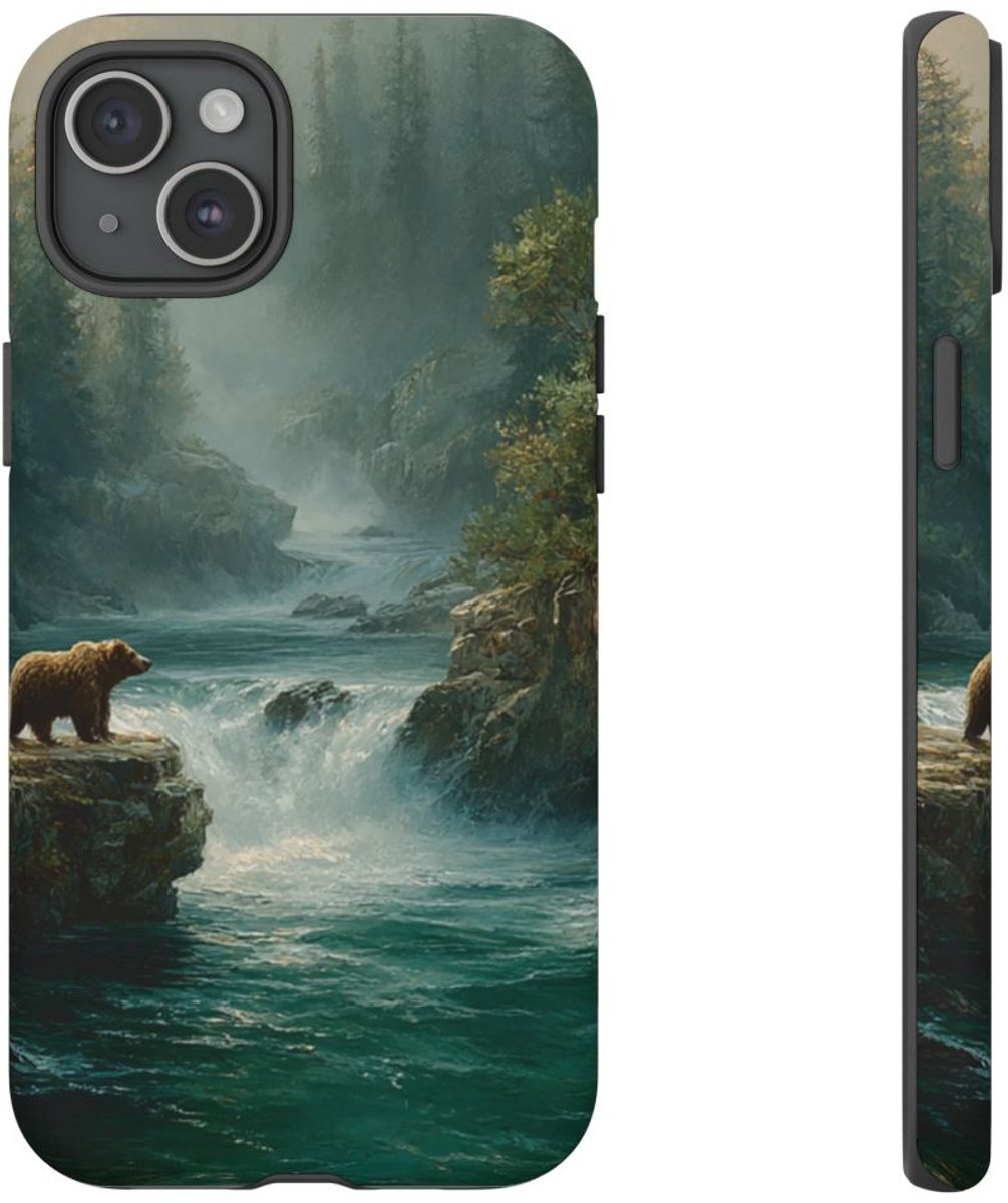 Bruine Beer bij Stromende Rivier – Telefoonhoesje Geschikt voor iPhone 15 Plus