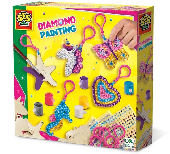 SES Creative - Hobby Pink - Diamond Painting - Houten Sleutelhangers - Knutselen Meisjes - 560 Diamant Stickers en 6 Kleuren Verf - Vanaf 5 jaar - Kerst cadeautjes