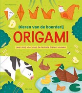 Origami dieren van de boerderij: een koe, een haan, een eend en een kuiken op een groen veld met water.